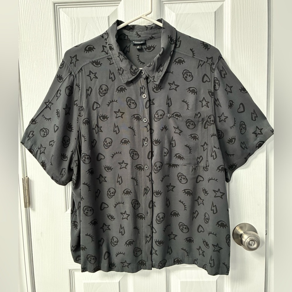Torrid Lizzie Rayon Slub Button Up Short Sleeve Crop Shirt